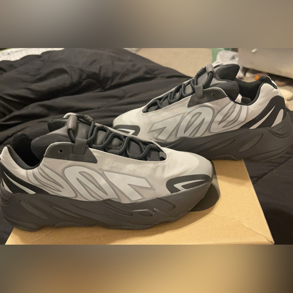 Yeezys 700 MNVN